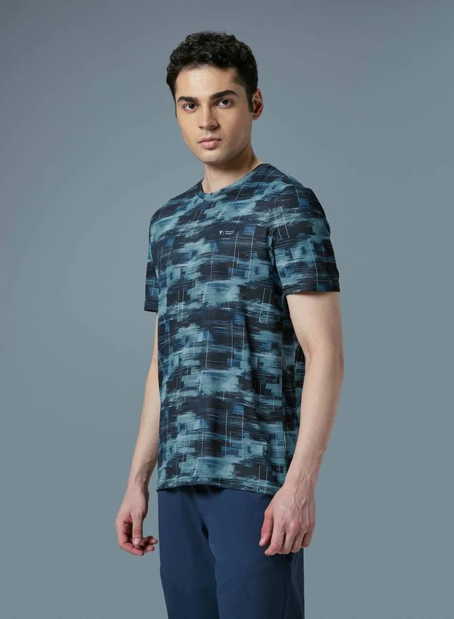 تكنوسبورت تيشيرت تكنوسبورت بقصة ضيقة وطبعة شاملة